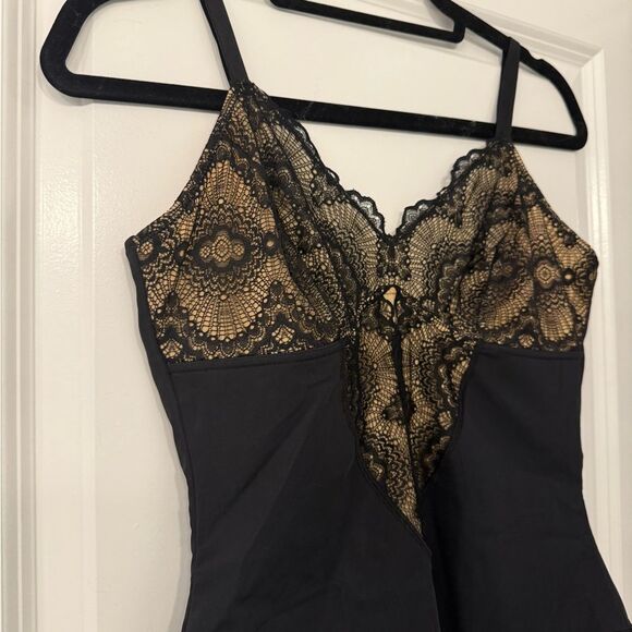 Pinsy Lace Shapewear Bodysuit - Picture 4 of 9